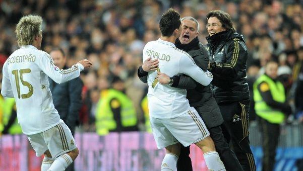 欧冠精彩进球回顾：梅西助攻亮点,（欧冠经典进球盘点：梅西神助攻成焦点）