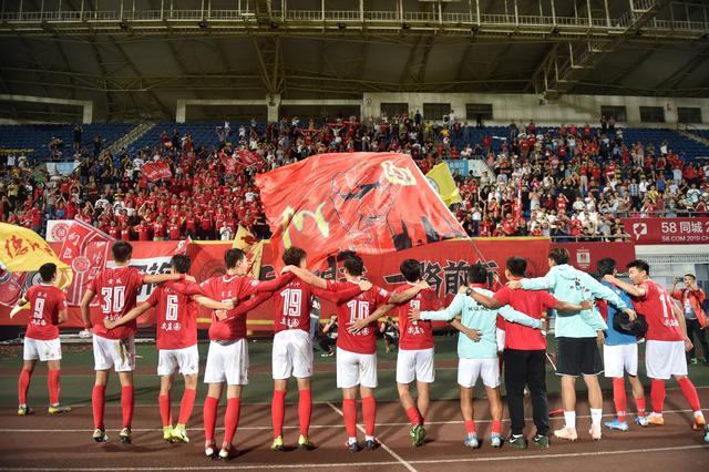 HWG！罗马诺：皇马前锋恩德里克外租至里昂半个赛季（罗马诺：HWG！皇马新星恩德里克将租借加盟里昂，期限半个赛季）