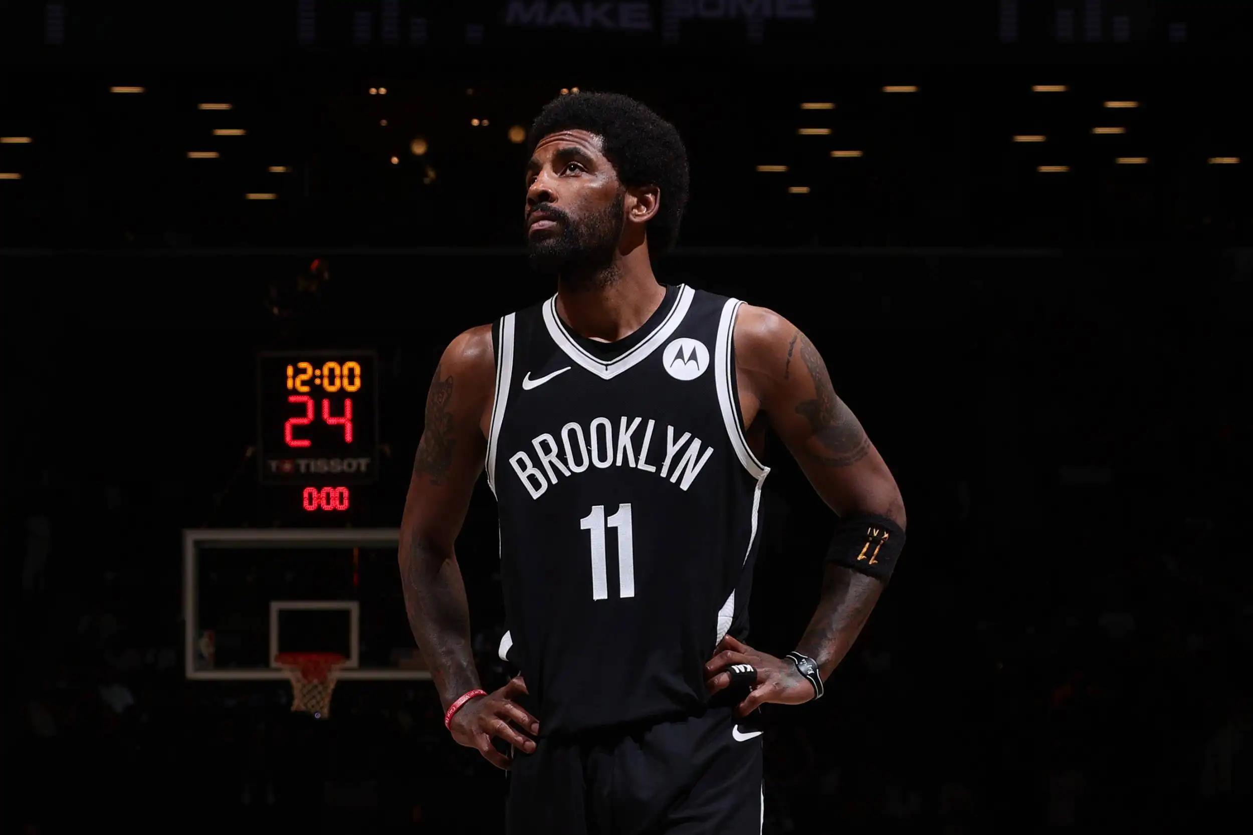 官方：因在诺坎普燃放烟花+投掷物品，法兰克福被罚3.8万欧（官方处罚：法兰克福因诺坎普燃放烟花并投掷物被罚3.8万欧元）