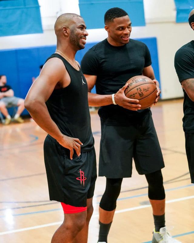 阿方索·戴维斯：本轮欧冠我将迎来复出，不确定是否能上场（阿方索·戴维斯：本轮欧冠复出在即，是否登场尚未确定）