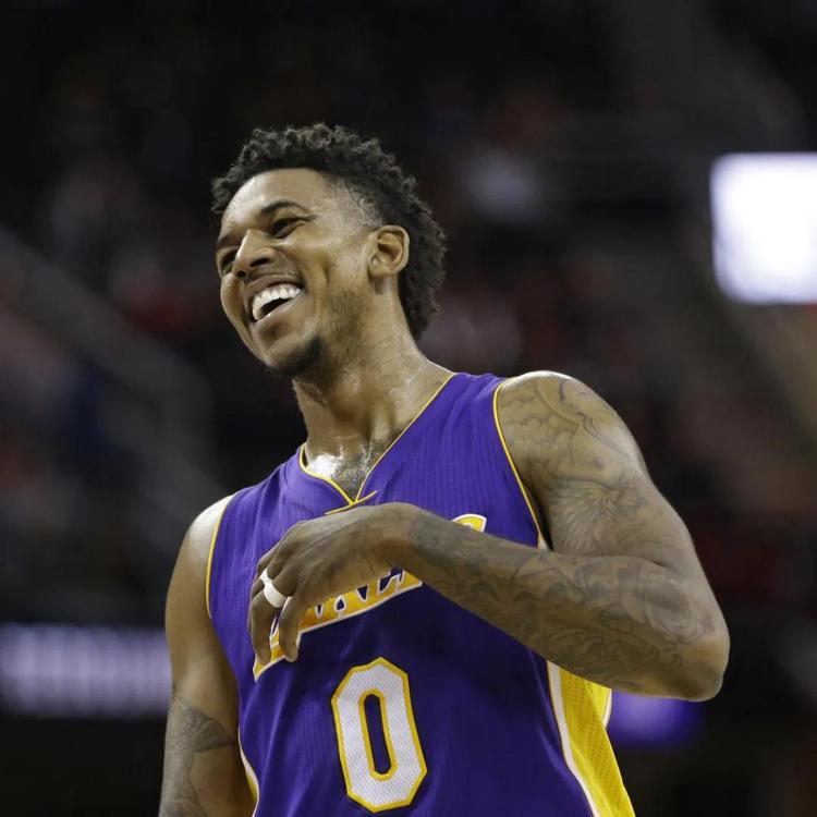 托莫里+加比亚+帕夫的防线米兰每142分钟丢1球，五大联赛第四（托莫里+加比亚+帕夫联袂，米兰142分钟才丢1球，防守效率居五大联赛第4）