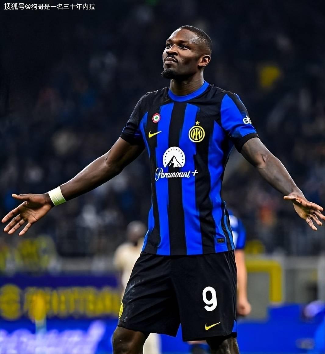 法尔克：赫内斯欣赏施洛特贝克，能否签下要看于帕的续约情况（法尔克：赫内斯看好施洛特贝克，是否引进取决于于帕续约进展）