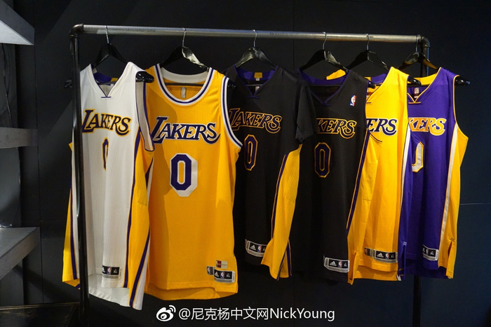 火箭队阿门被指难胜任控卫，改打中锋或成出路（阿门在火箭控卫难以施展，转型中锋或迎突破）