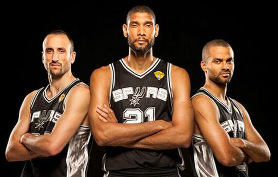 世体：巴萨颠覆性复古版球衣设计曝光，明年夏天发售（世体：巴萨复古风全新球衣设计曝光，预计明夏上市）