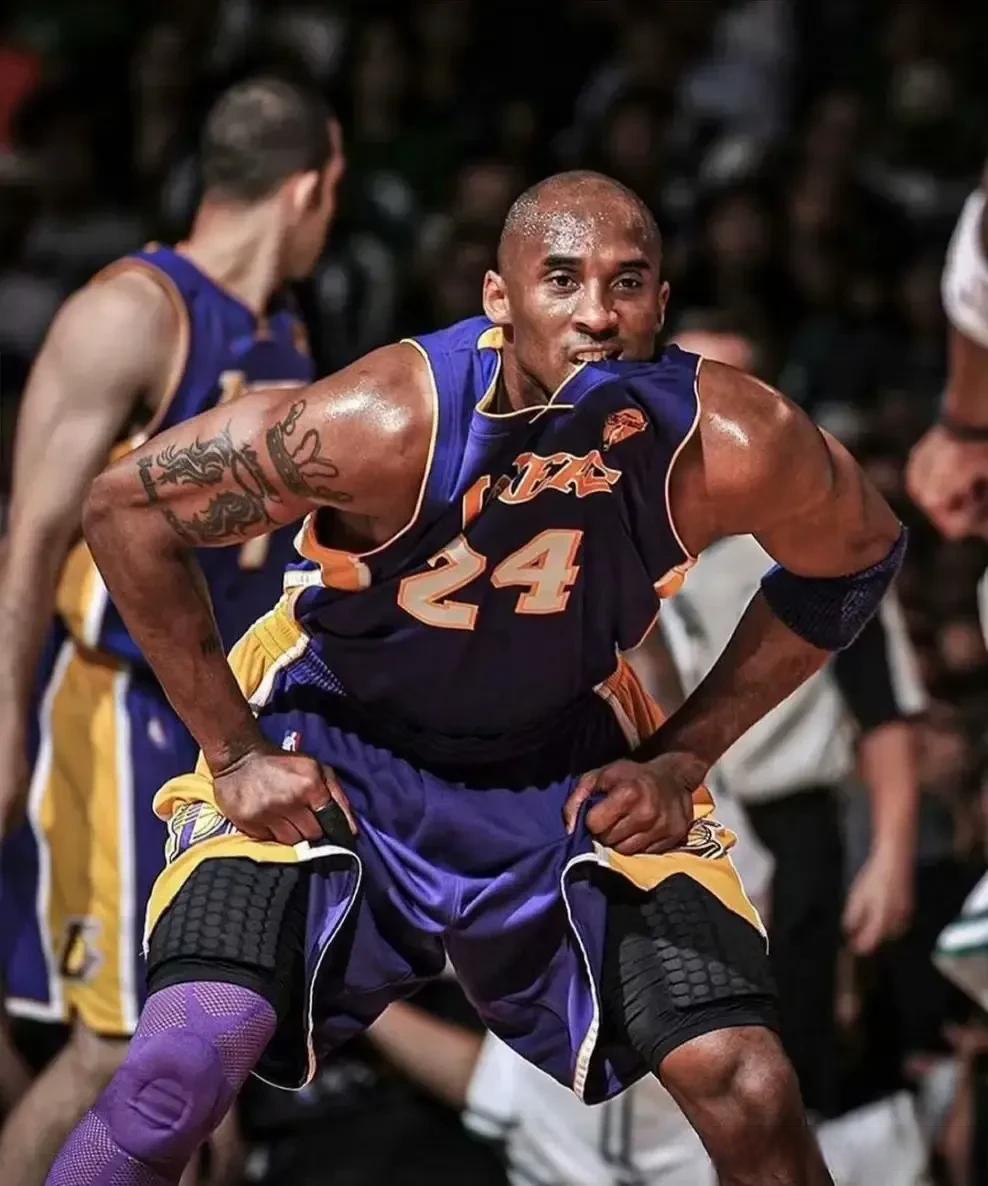 德天空：施洛特贝克因脚伤将缺席对阵卢森堡，有可能退出集训（德天空：施洛特贝克脚伤无缘战卢森堡，或将退出本期集训）