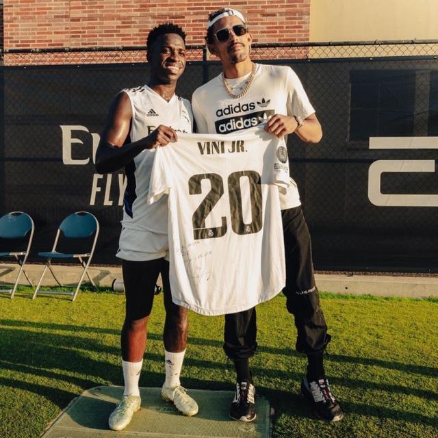 差距明显！骑士首节全队19投13中 尼克斯全队仅24投9中（首节投篮表现悬殊：骑士19投13中，尼克斯24投仅9中）