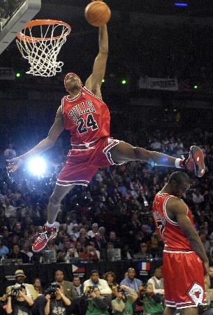 NBA杯战报：西亚卡姆24+11，萨尔24分8板，步行者119-86大胜奇才（NBA杯赛况：西亚卡姆24分11篮板，萨尔24分8篮板，步行者119-86狂胜奇才）