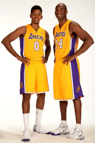 斯基拉：目前尤文从未考虑出售戴维，俱乐部依然对他充满信心（斯基拉：尤文无意出售戴维，俱乐部仍对其信心十足）