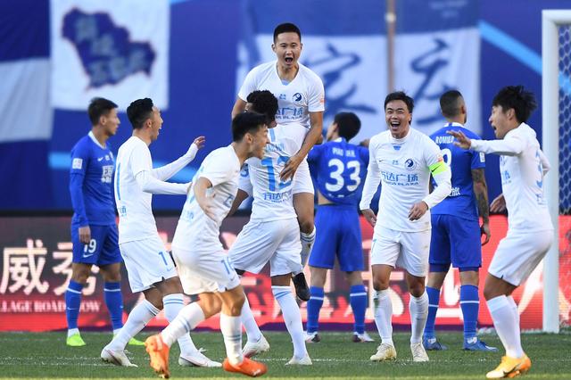 NBA快艇与独行侠鏖战两加时，哈登36岁砍下41分（NBA快艇与独行侠双加时激战，36岁哈登轰下41分）