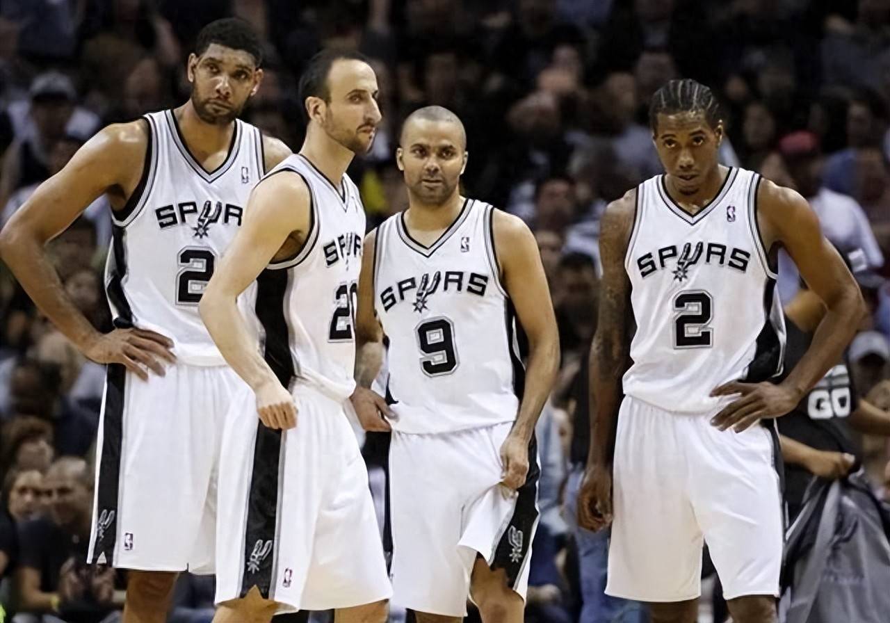 2025巴甲10月最佳球员：帕尔梅拉斯中锋维托尔-罗克（帕尔梅拉斯中锋维托尔-罗克荣膺2025年巴甲10月最佳球员）