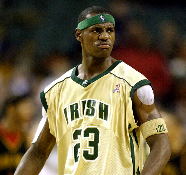 热议中超争冠：争冠悬念基本不在；申花没朋友拿不了冠军（中超冠军之争趋明朗：申花势孤难登顶）