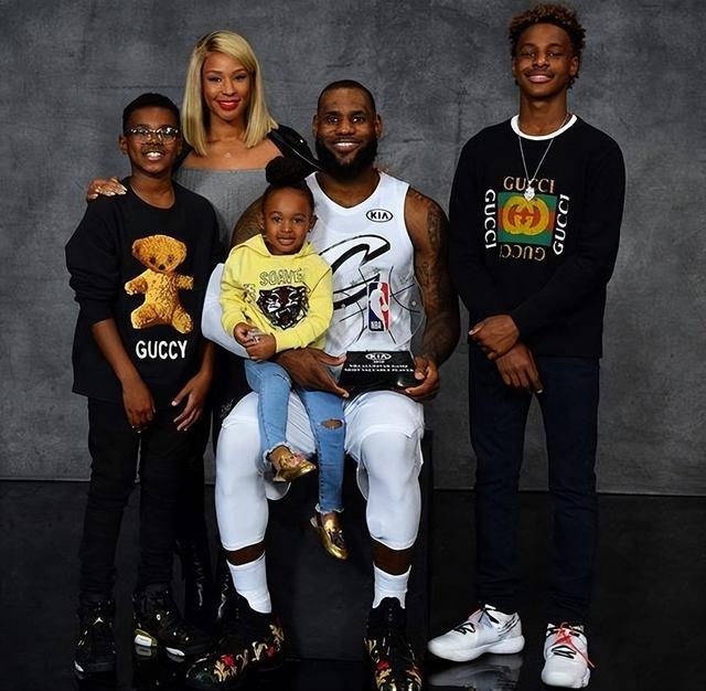 曼联球员状态回暖，连续进球（曼联多将找回状态，连场建功）