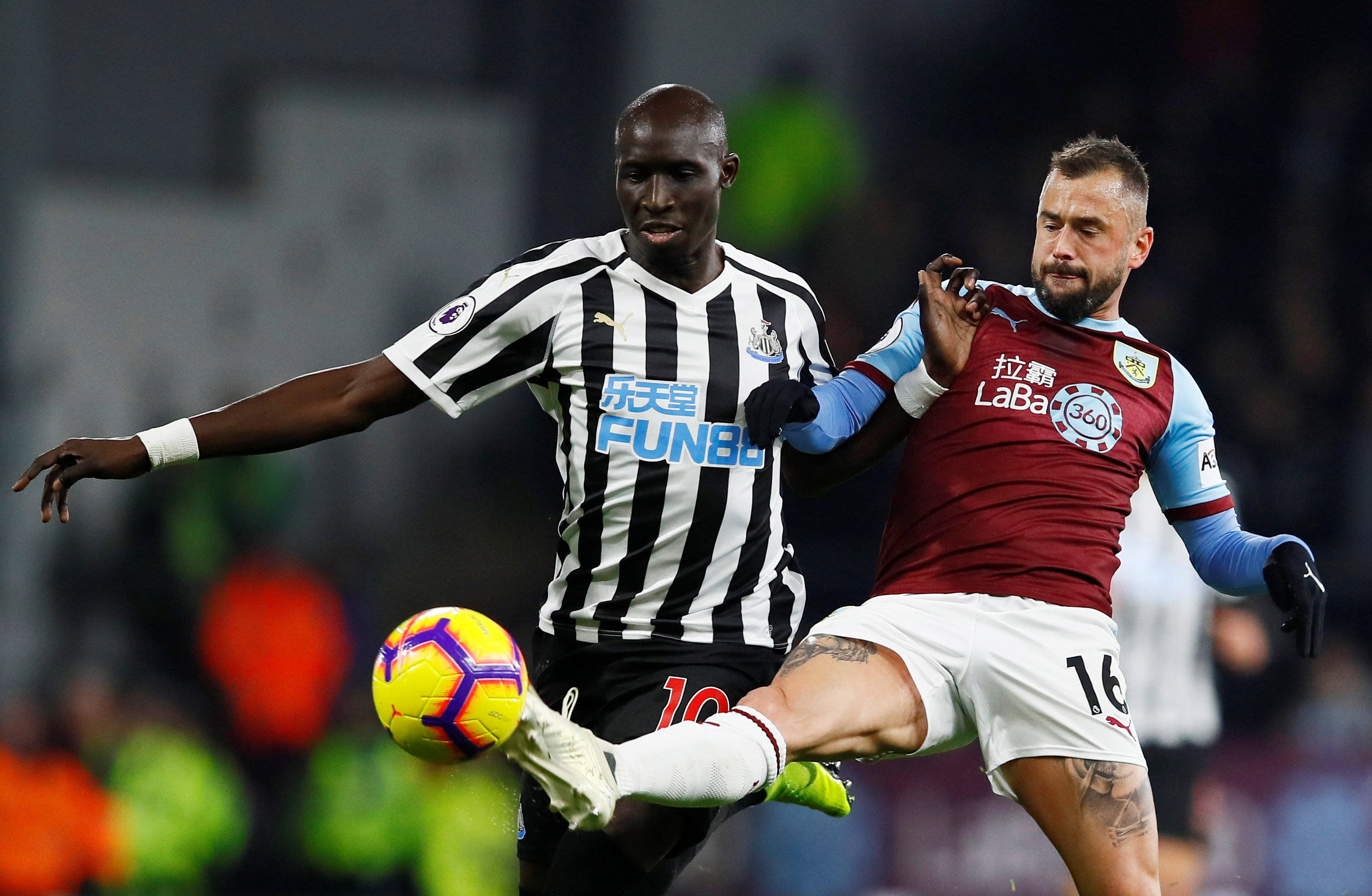 浓眉哥上半场表现抢眼（浓眉哥上半场发挥出色）