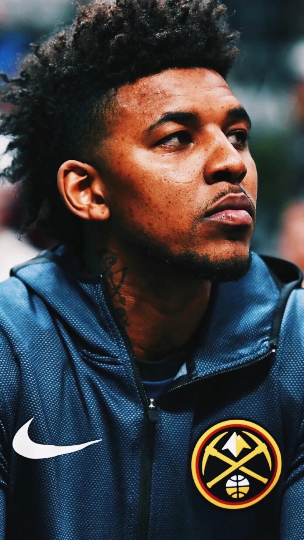 足球这项运动陪伴了我整个初高中，今天我十八岁了，...（从初高中到十八岁，足球一直在我身边…）