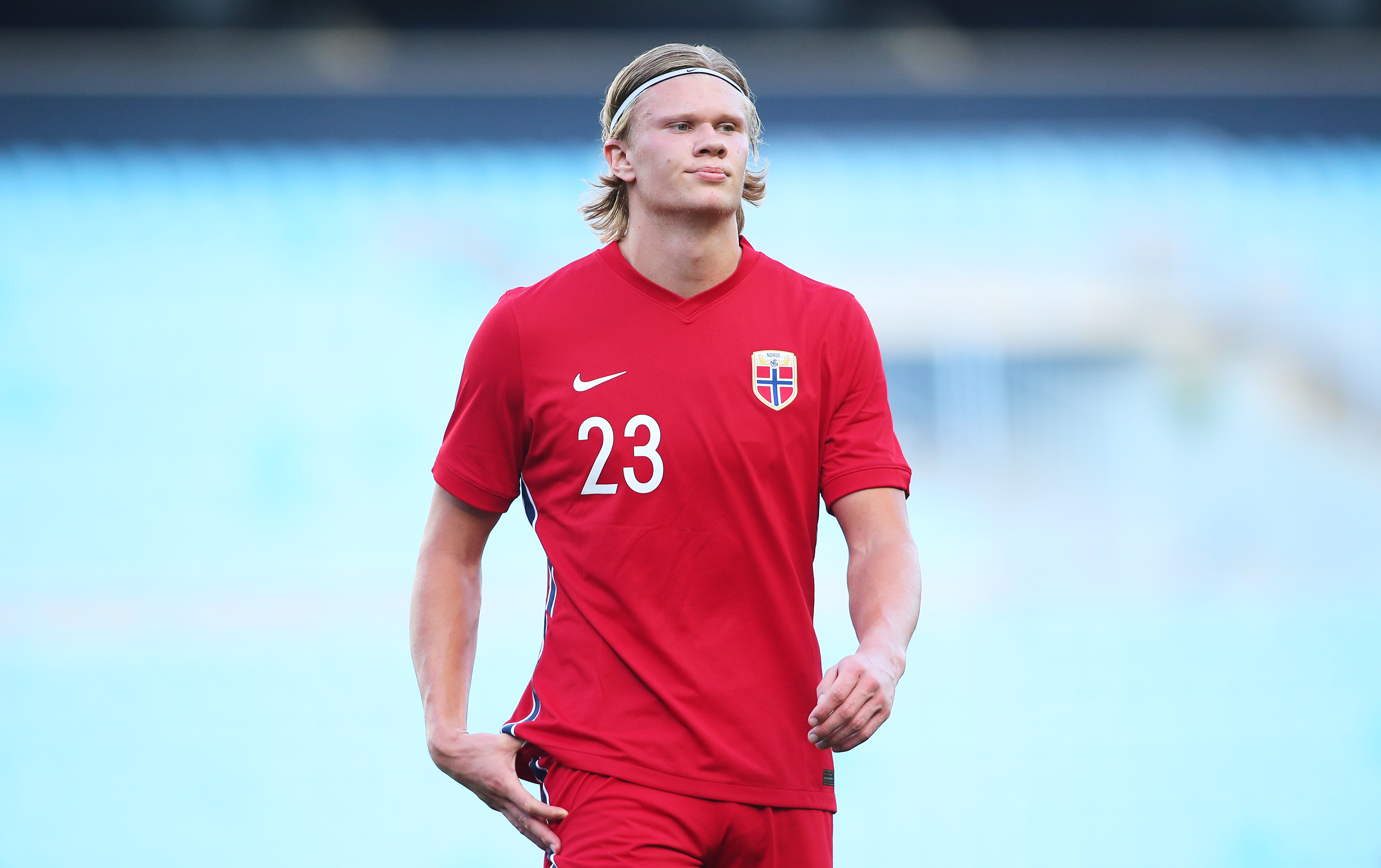 斯基拉：那不勒斯加速推进梅努租借谈判，曼联尚未决定其未来（斯基拉：那不勒斯加快推进梅努租借，曼联对其去留仍未定）