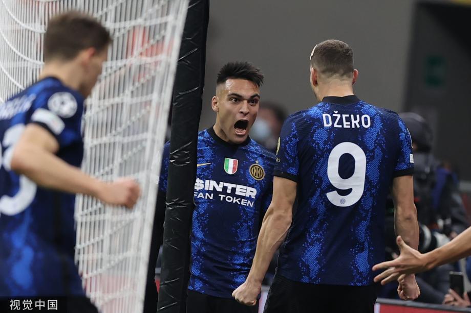 澳超半场：维尔格斯空门破僵，墨尔本胜利暂1-0阿德莱德联（澳超半场战报：维尔格斯空门先拔头筹，墨尔本胜利暂以1-0领先阿德莱德联）