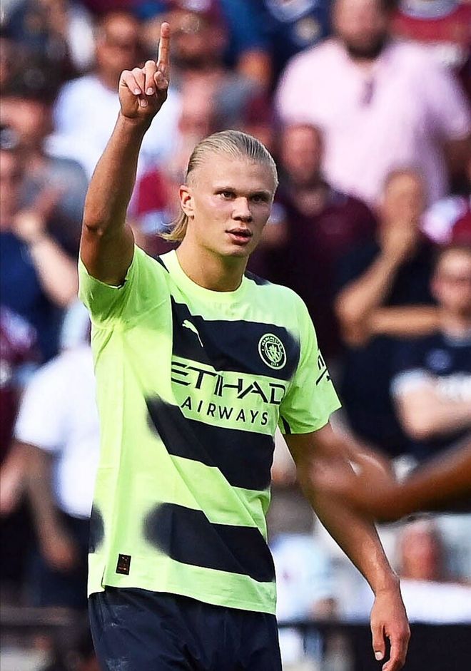 2025年球衣销量：亚马尔力压梅罗排第一；皇萨塔俱乐部前三（2025年球衣热卖榜：亚马尔超越梅罗夺魁，皇萨塔包揽俱乐部前三）