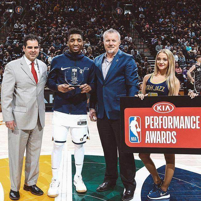 世体：贝尔纳尔对冬窗租借离队持开放态度，他的上场时间太少（世体：因出场机会有限，贝尔纳尔愿在冬窗租借离队）